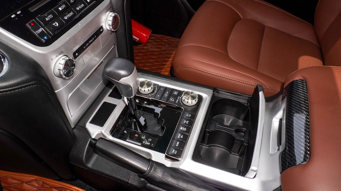 Toyota Land Cruiser VXR 5.7 L V8 with 2024 Body Kit