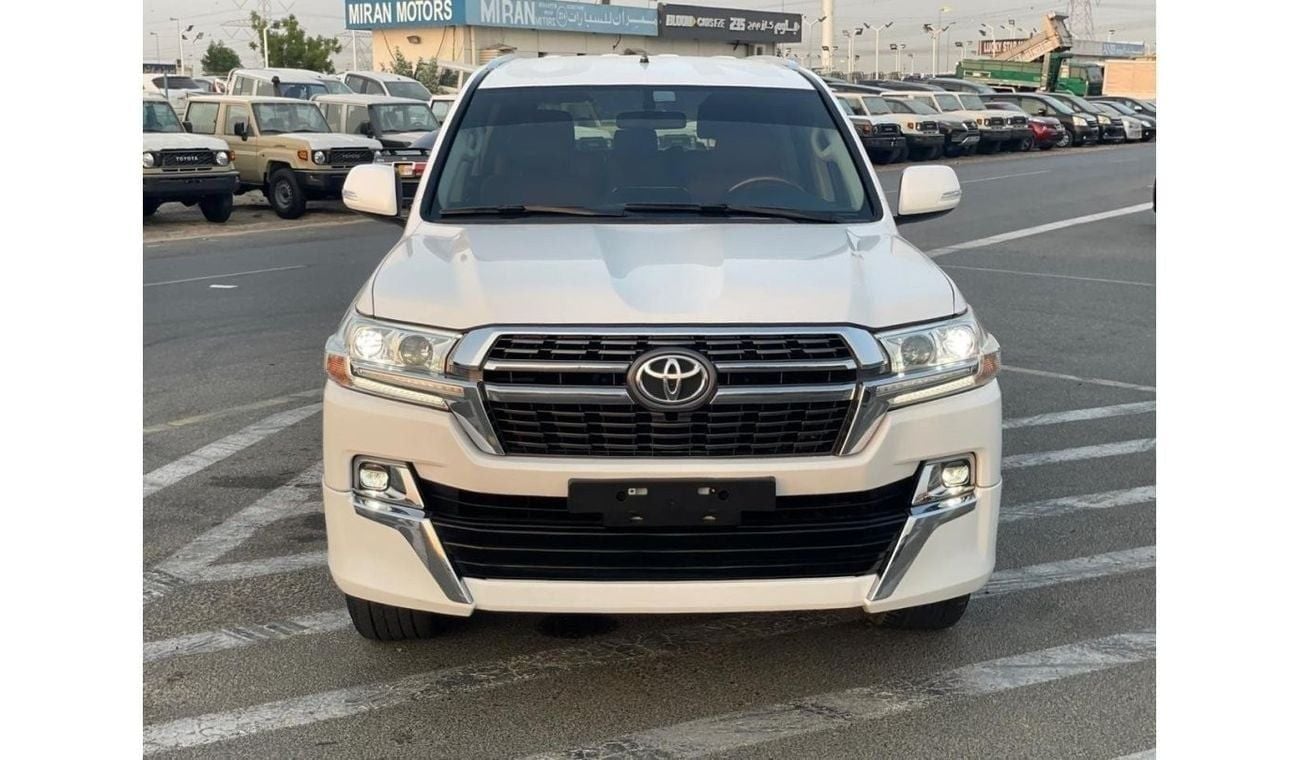 Toyota Land Cruiser 2016 Toyota Land Cruiser GXR + V6 4.0L 7 Seater - No accident - 111,000 Km