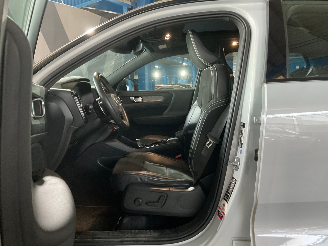 Volvo XC40 T5 R Design | Guaranteed Warranty | 0 Down Payment