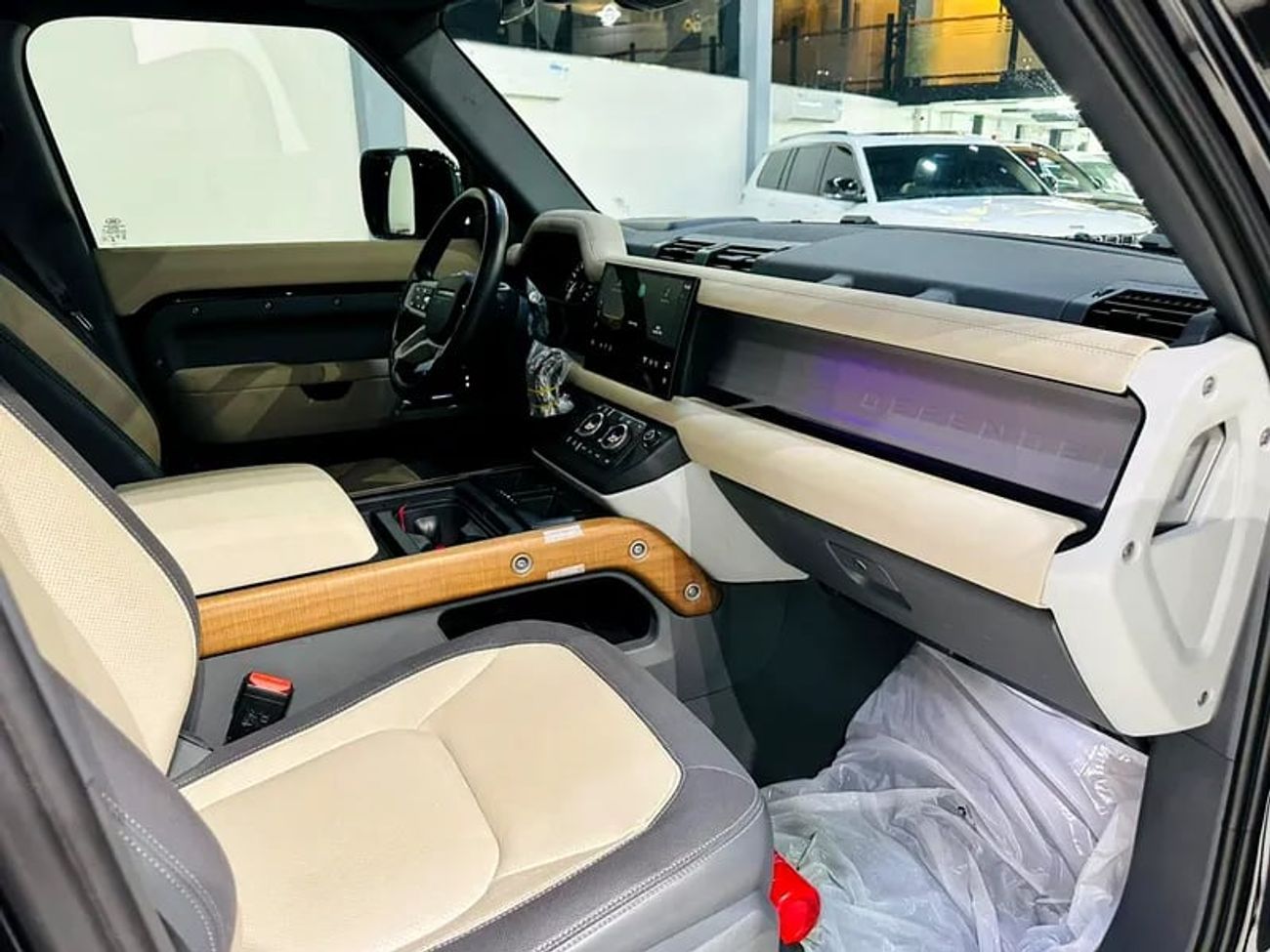 Land Rover Defender X DYNAMIC GCC SPECS UNDER AGENCY WARRANTY TILL ORIGINAL PAINT