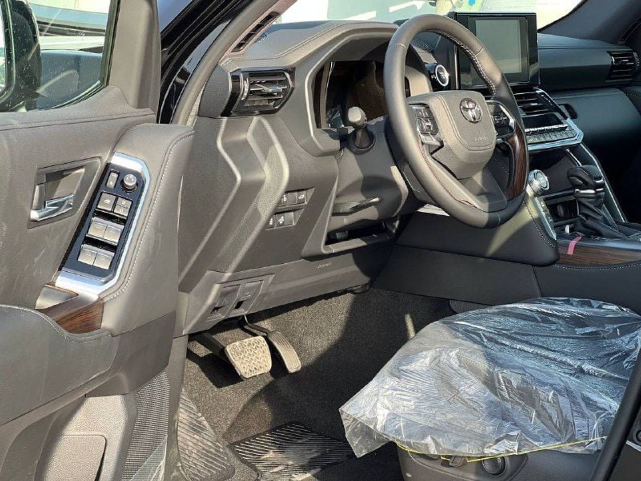 تويوتا لاند كروزر GXR 4.0L PTR A/T // 2026 // HIGH OPTION WITH POWER & LEATHER SEATS , COOLING SEATS , SUNROOF // SPEC