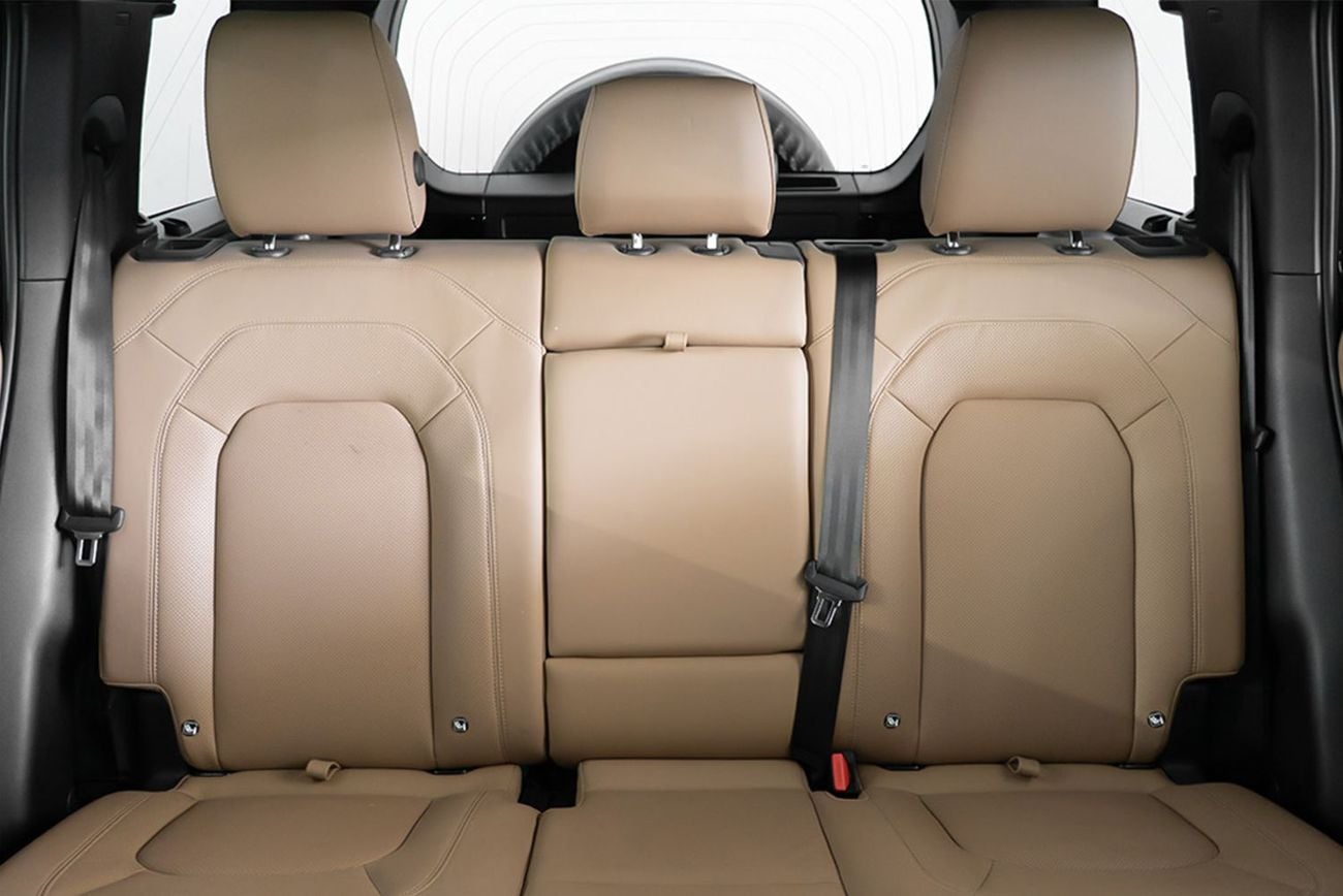 Land Rover Defender P400 110 X-Dynamic HSE 3.0L (5 Seater)