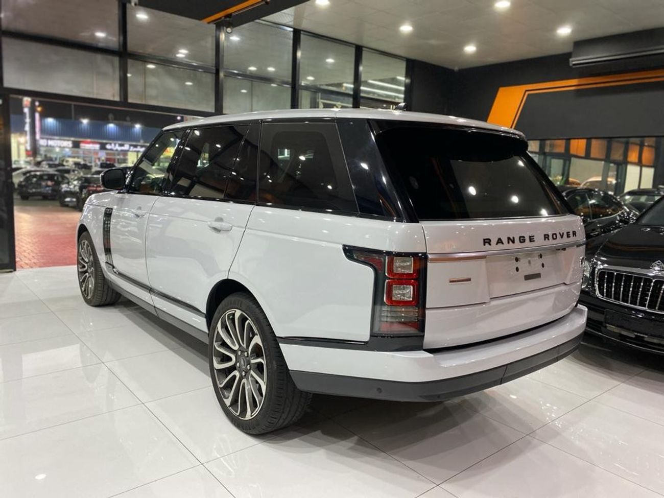 Range Rover L Class Used Land Rover Range Rover L 2016 for sale in Dubai - 449230