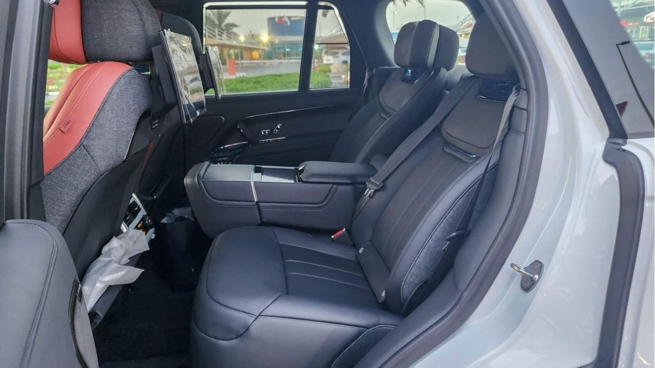 لاند روفر رينج روفر BRAND NEW - RANGE ROVER - SV - 2023 MODEL - GCC SPECS - UNDER WARRANTY AND SERVICE CONTRACT FROM AGE