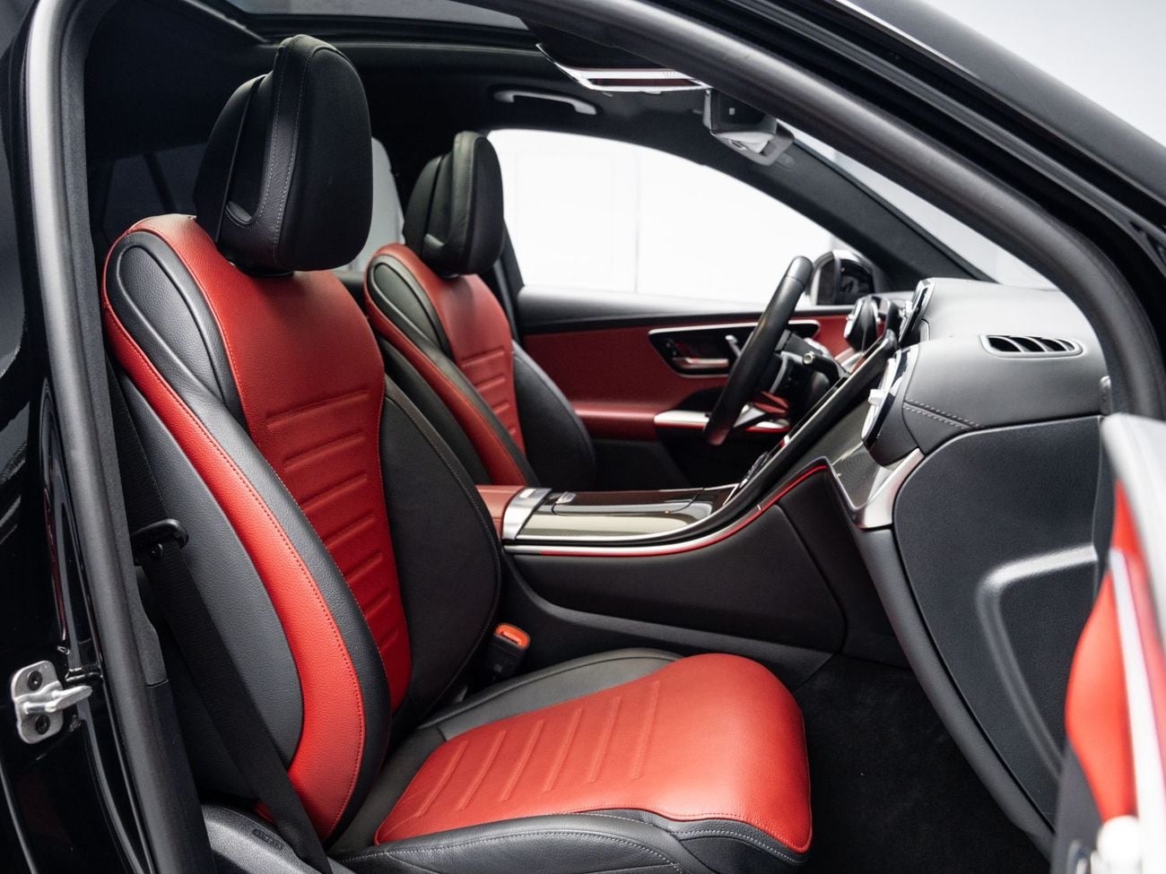 Mercedes Benz GLC200 PREMIUM PLUS BUY NOW, PAY 2027 | THE BLACKLINE STANDARD | Mercedes Warranty + Service Contract, GCC