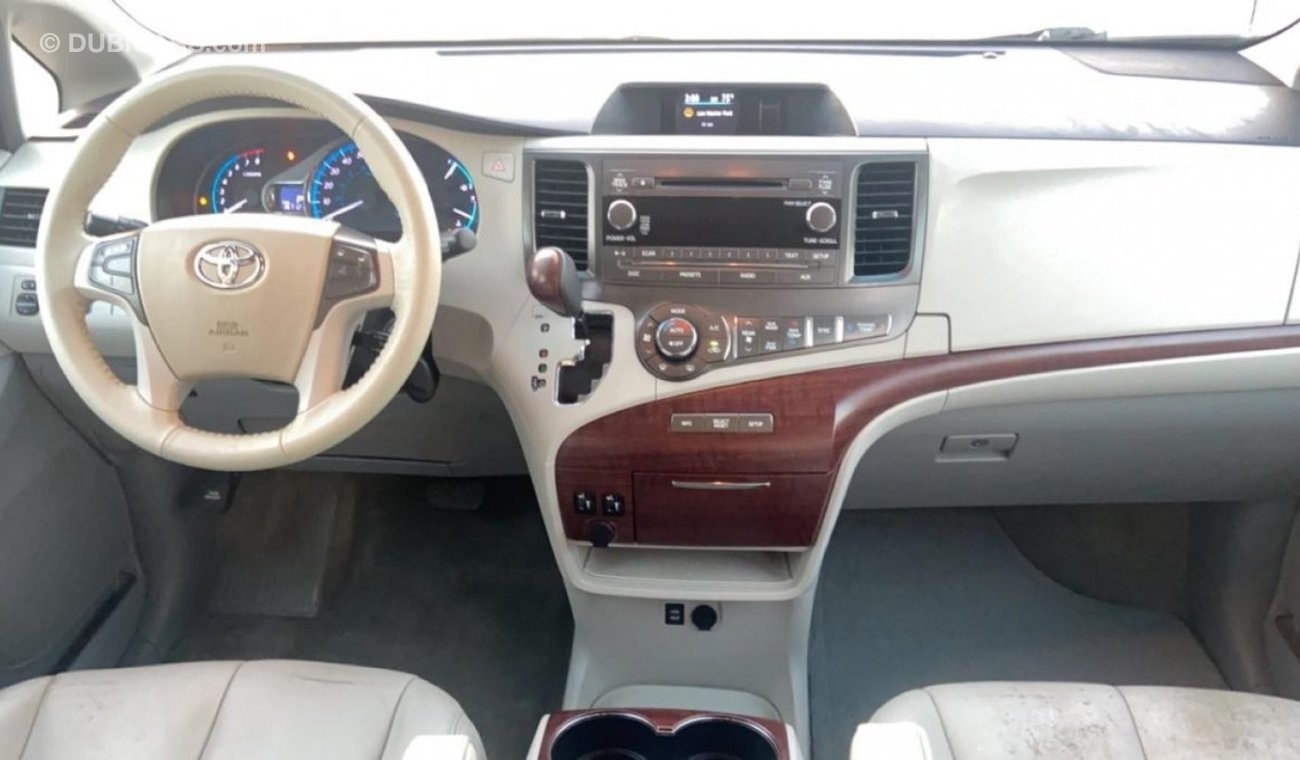 Toyota Sienna 2013 XLE (US) with sunroof ref# 155