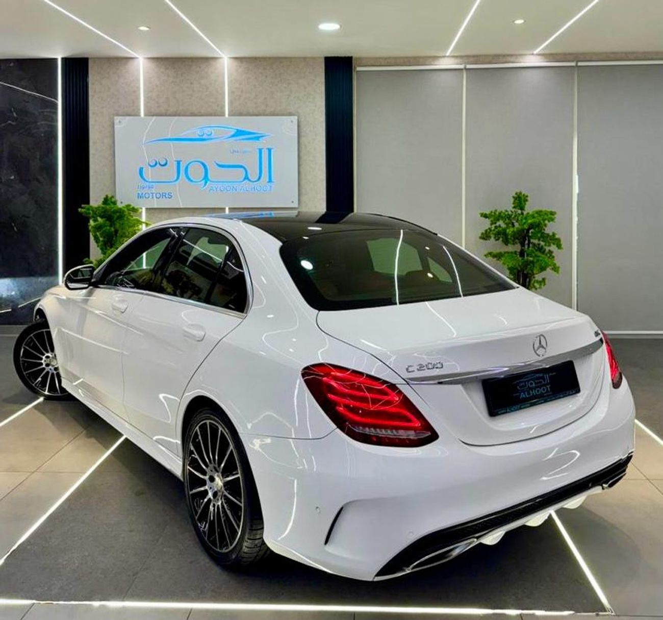 Mercedes-Benz C 200 AMG MERCEDES C200 || GCC || TOP OPTIONS || RED INTERIOR || FREE ACCIDENTS || PANORAMIC