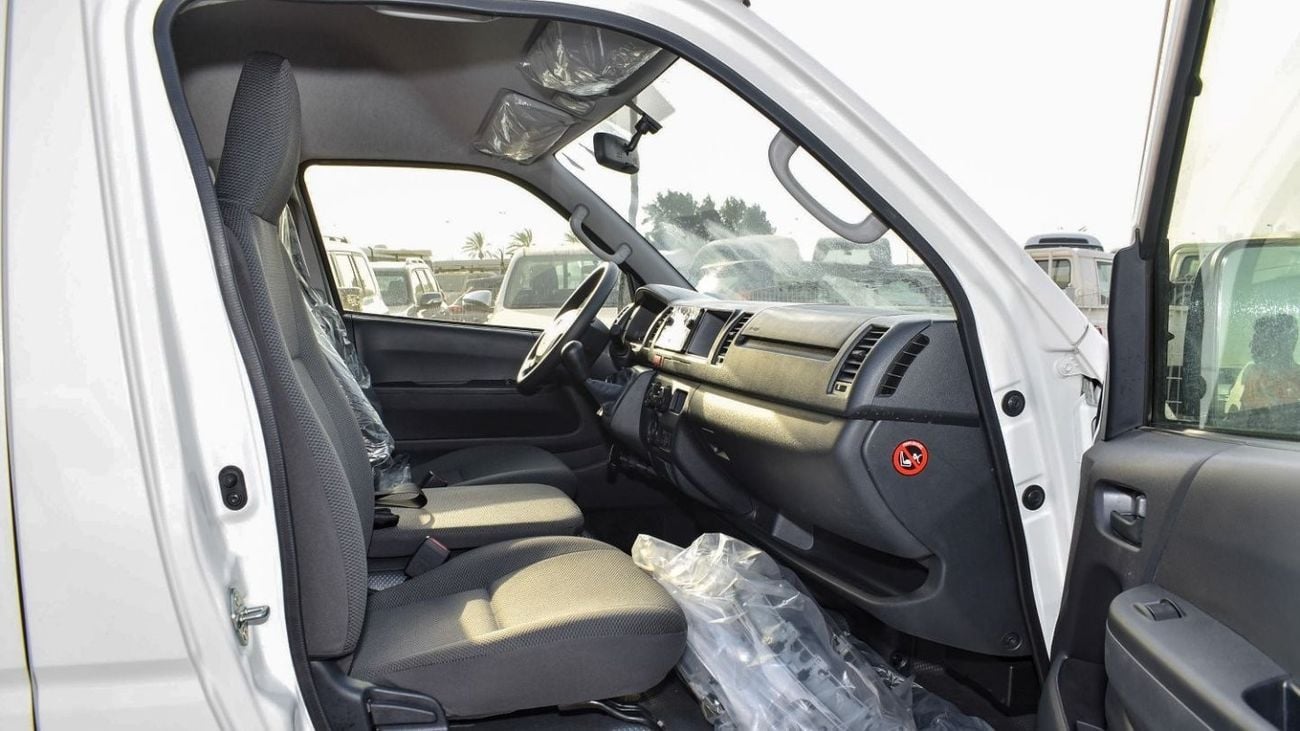 تويوتا هاياس Toyota Hiace 2.7L High Roof  Model 2025