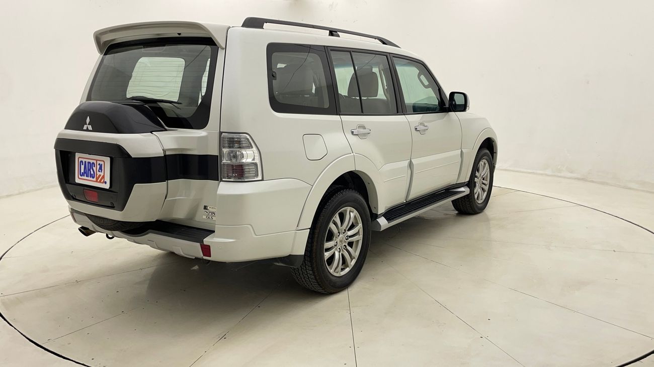 ميتسوبيشي باجيرو GLS TOP 3.5 | بدون دفعة مقدمة | اختبار القيادة في المنزل