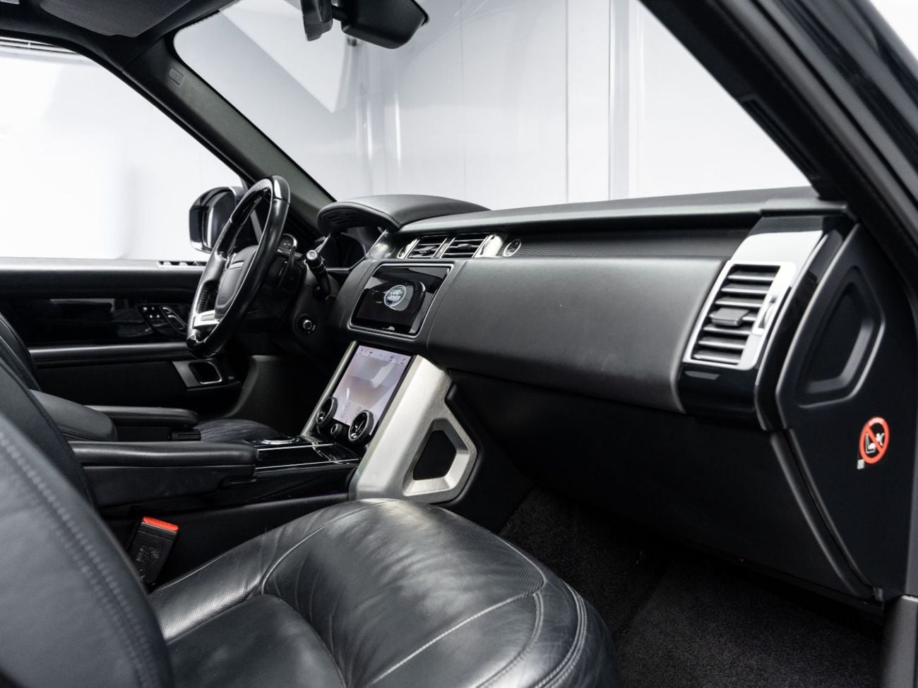 Land Rover Range Rover VOGUE SE BUY NOW, PAY 2027 | THE BLACKLINE STANDARD | 12 Month Blackline Warranty, GCC