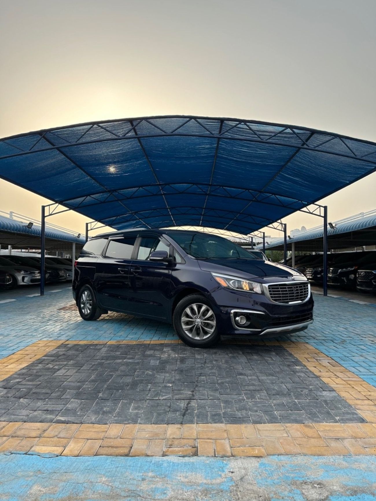 Kia Sedona car in perfect condition Kia sedona 2020 with engine capacity 3.3 car requires investment. in LX tri