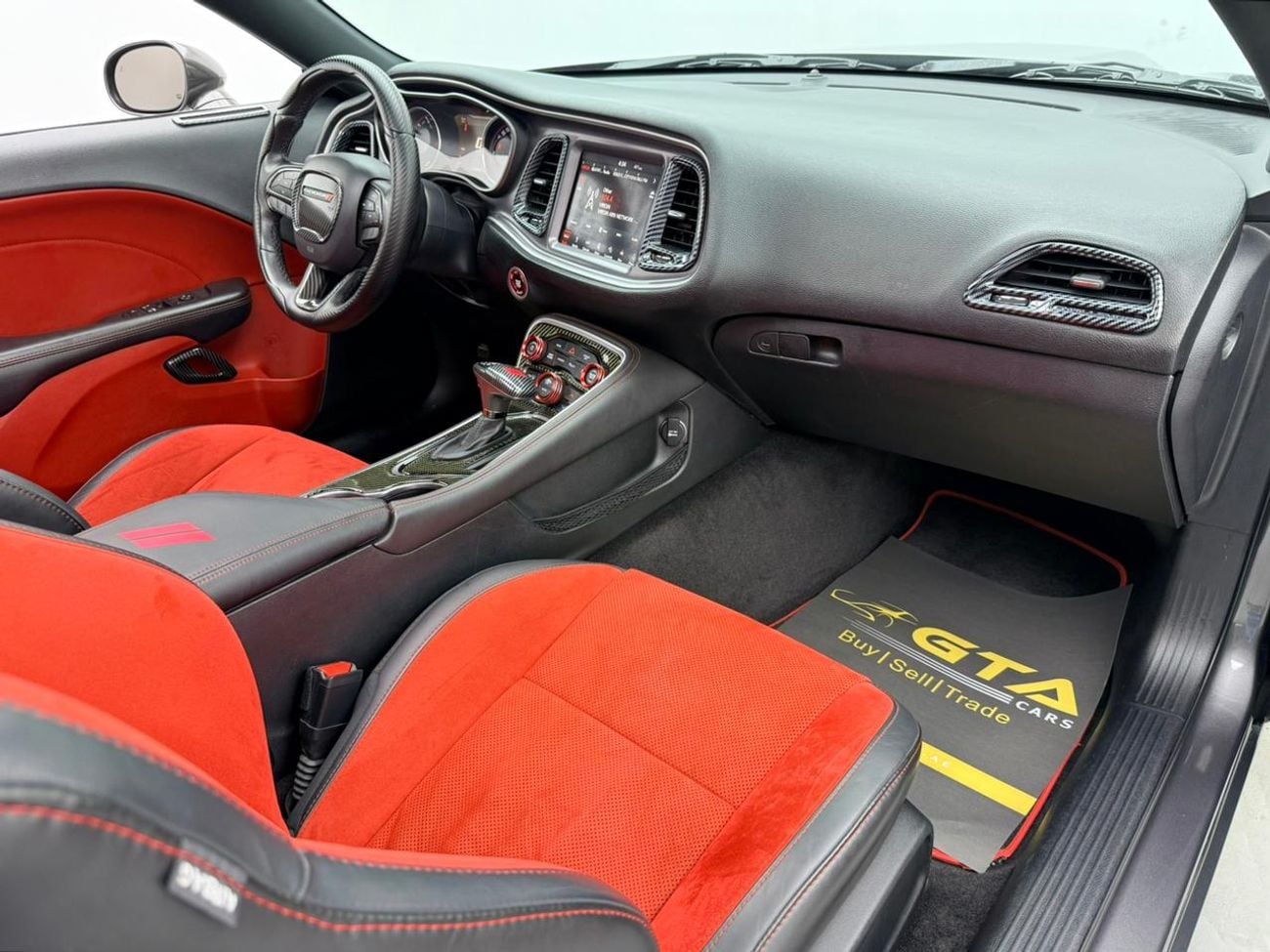 Dodge Challenger 2019 Dodge Challenger 392 SRT 8, Warranty, Carbon Fiber Package, Excellent Condition, GCC