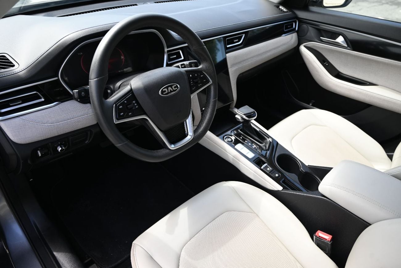 جاك J7 RAMADAN OFFER - 0% DP - JAC J7 1.5TC LUXURY 2023 - LOW MILEAGE - MINT CONDITION