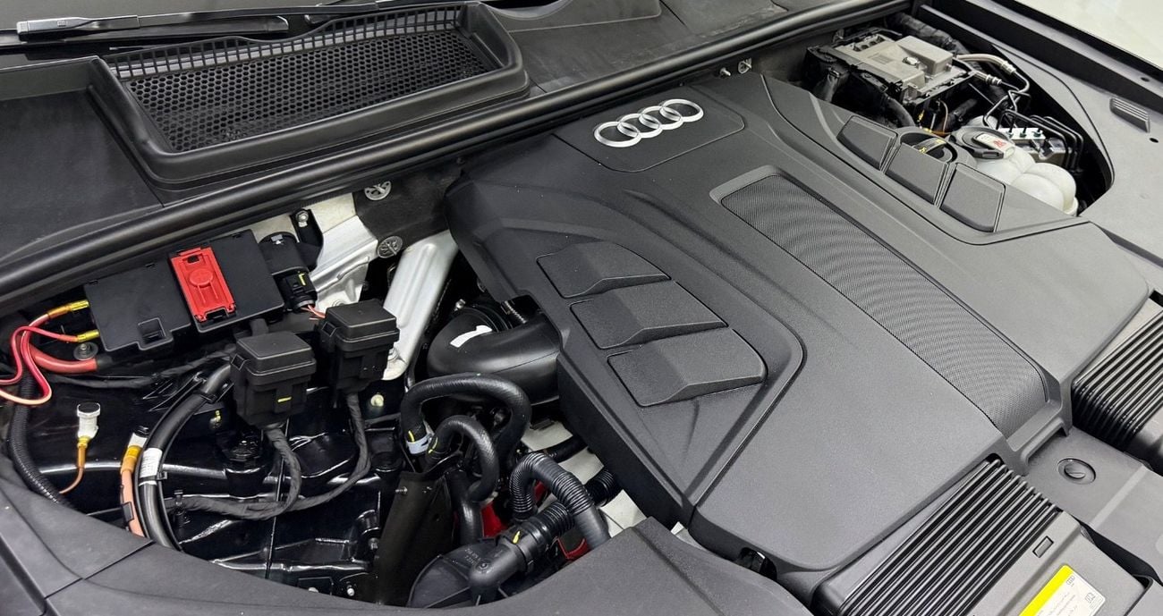أودي Q7 55 TFSI GCC .. FSH .. S line .. Perfect Condition .. Top Range