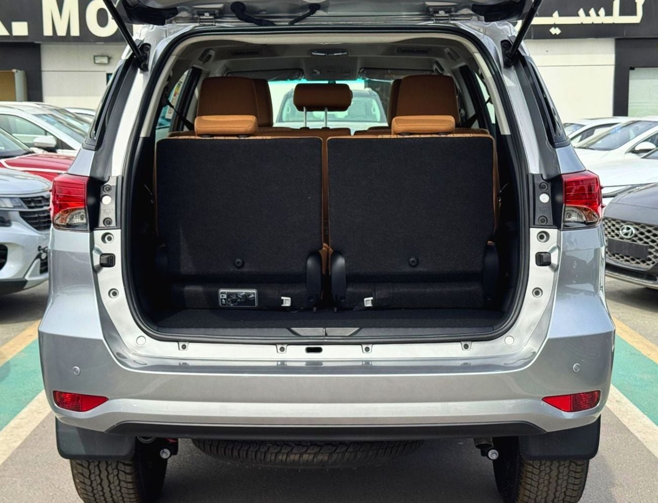 Toyota Fortuner EXR TOYOTA FORTUNER EXR || 2.7L PETROL V4 / FABRIC SEATS / MANUAL AC (CODE # FPMB)