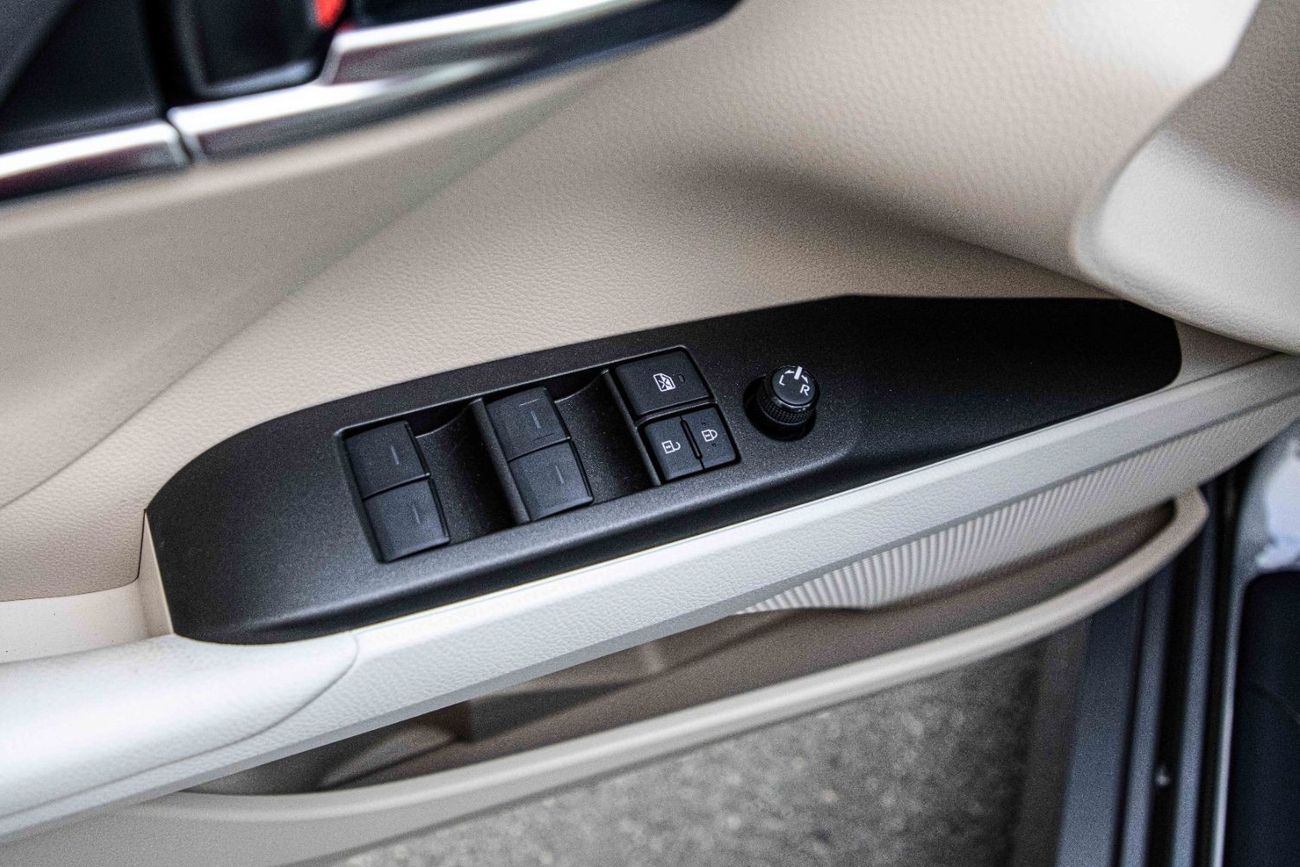 Toyota Camry 2023 Toyota Camry 2.5 LE - Precious Metal inside Beige