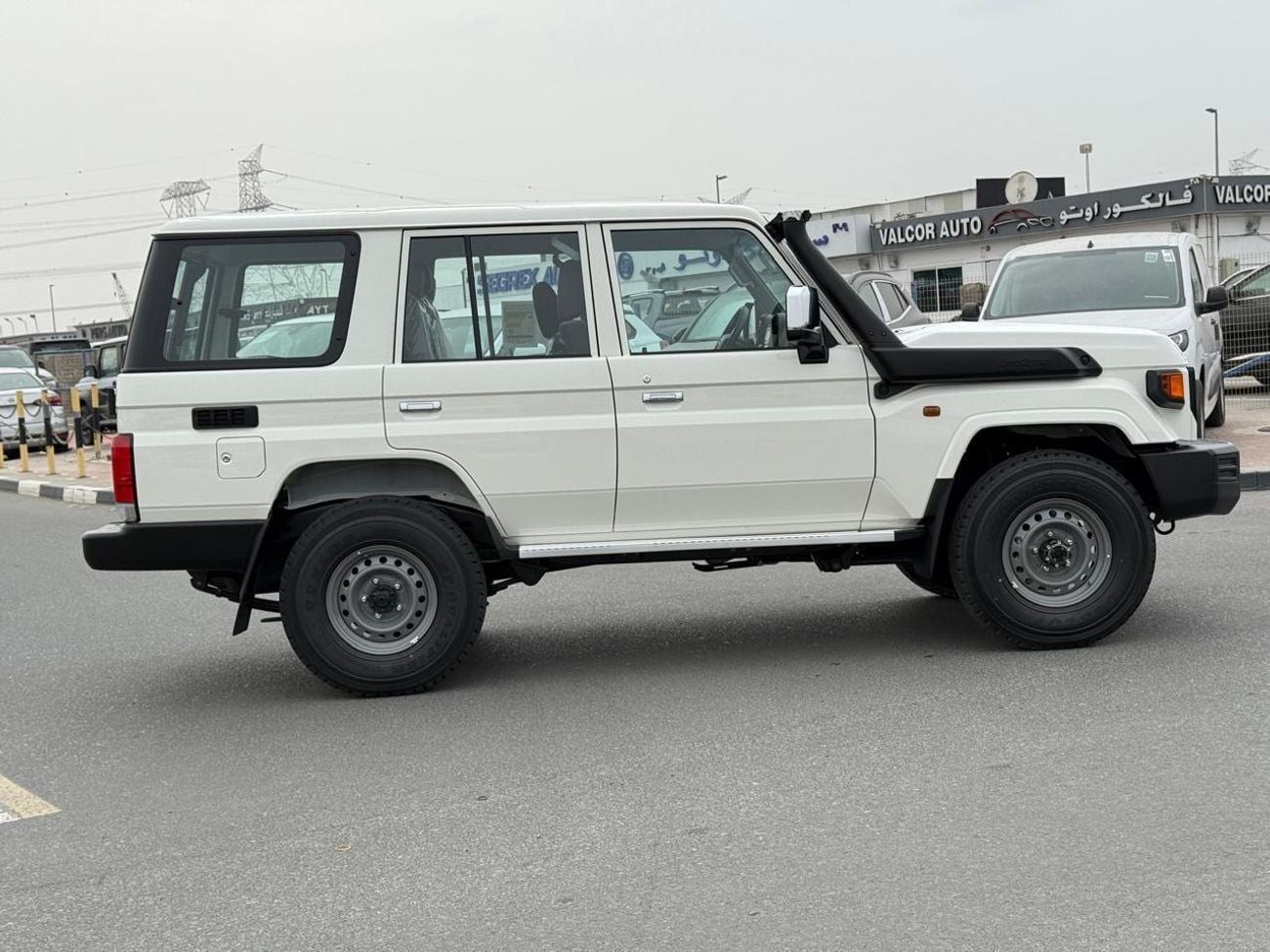 تويوتا لاند كروزر 70 EXPORT ONLY - LC76 2.8 E Automatic - Basic with diff lock