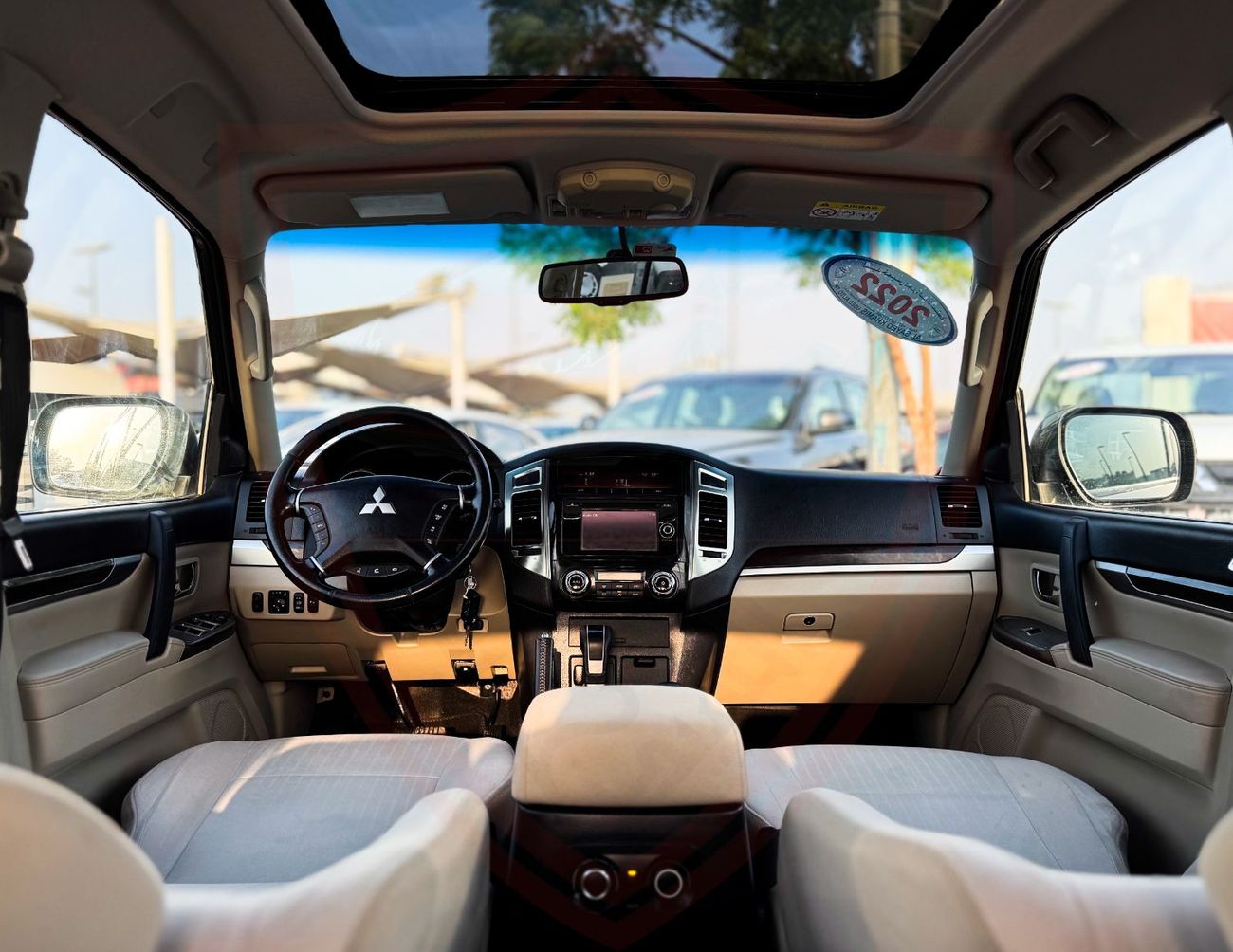 ميتسوبيشي باجيرو ميتسوبيشي باجيرو | V6 | 2022 | خليجي | خالية من الحوادث | بحالة ممتازة | 11:45 شهرياً