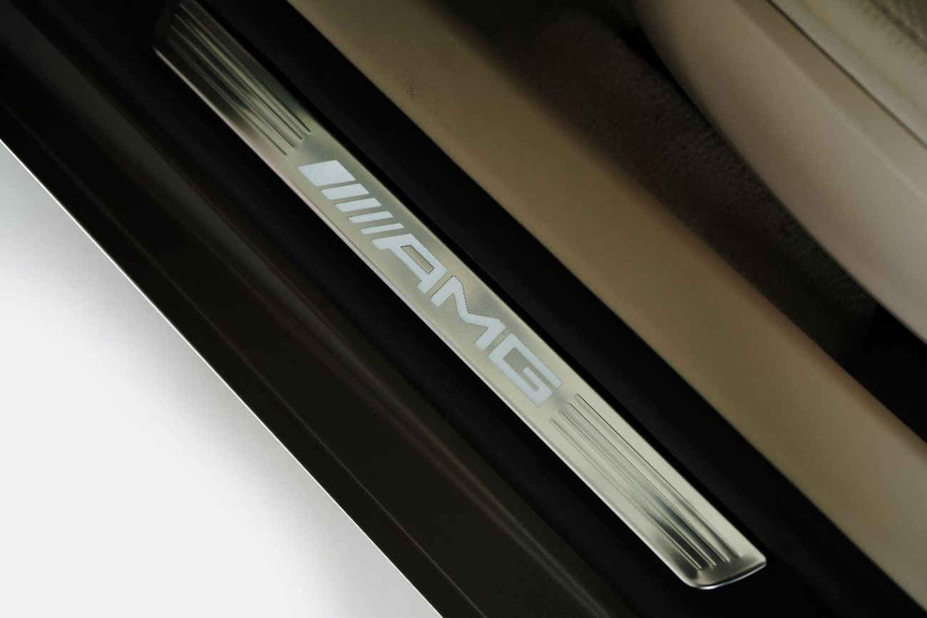 مرسيدس بنز SL 63 AMG 4 MATIC Plus-Low Mileage-Exclusive Color-AMG Driver Performance Pack