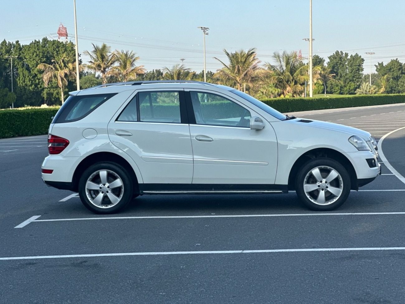 Mercedes-Benz ML 350 MODEL 2009 GCC CAR PERFECT CONDITION INSIDE AND OUTSIDE FULL OPTION SUN ROOF