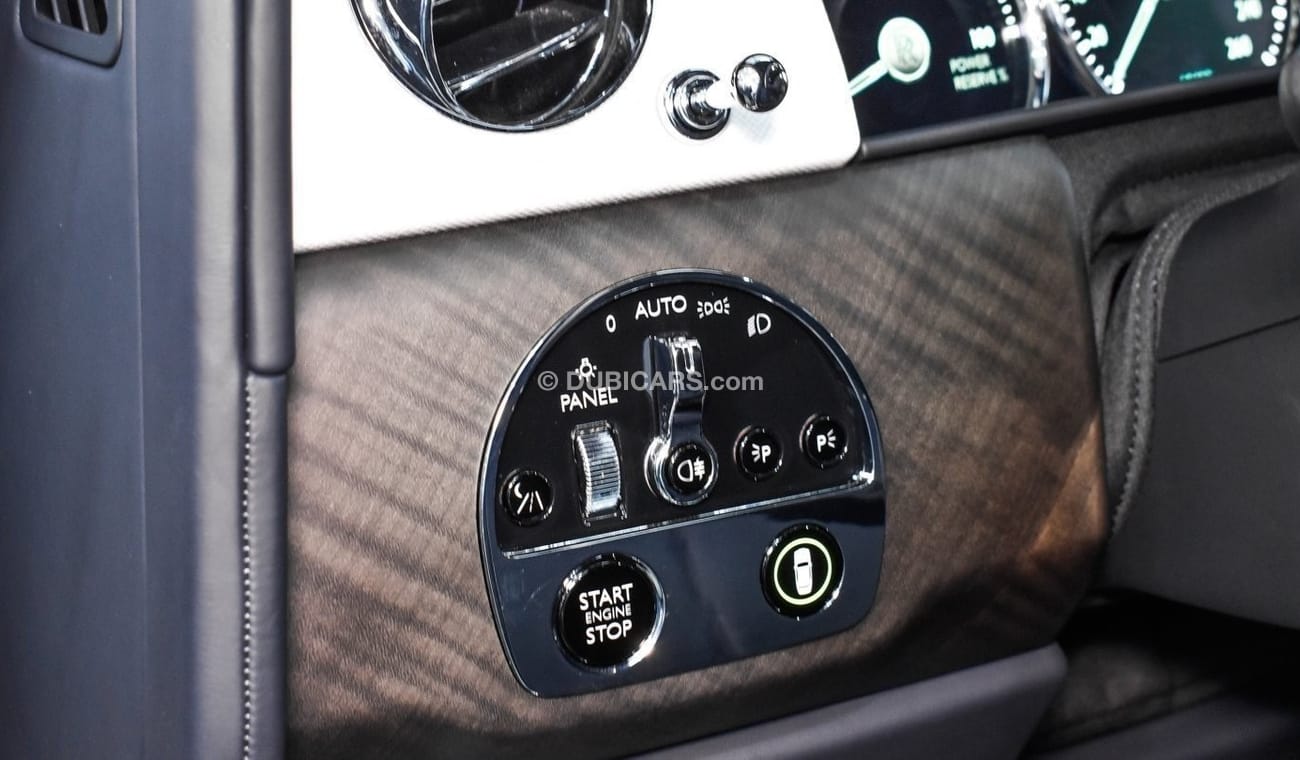 Rolls-Royce Cullinan ROLLS-ROYCE CULLINAN, SILVER BADGE  VIP EDITION 2022. IN EXCELLENT CONDITION