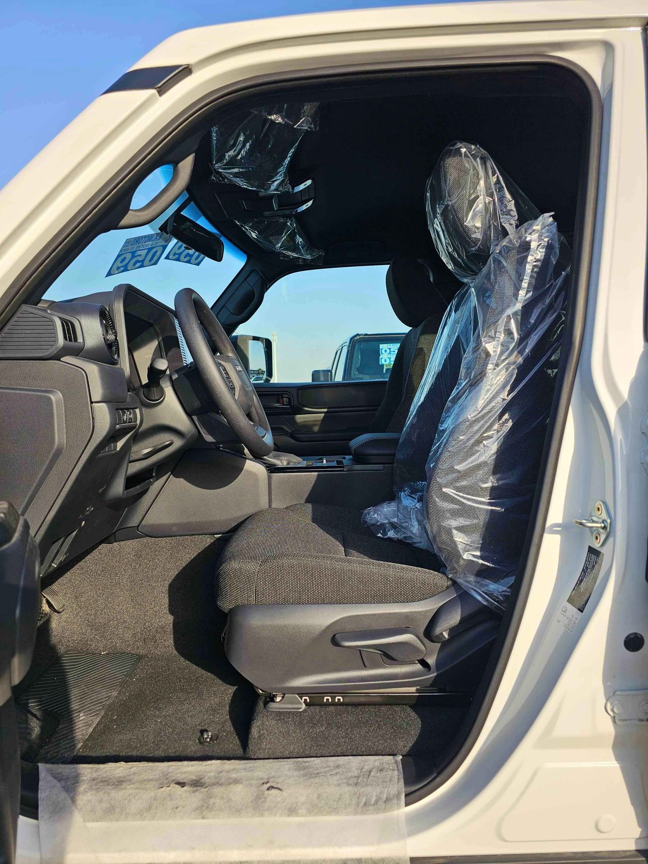 Toyota Prado URBAN-E EURO 4 /  2.8L V4 DIESEL / DVD + CAMERA / AUTO A/C / 4WD (CODE # URBAN-E)