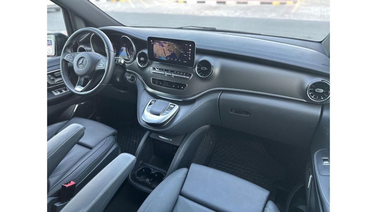 Mercedes-Benz V 300 V-300 deisel 2023 FULL OPITION // UNDER WARRANTY // ORGINAL PAINT // PERFECT CONDOITION