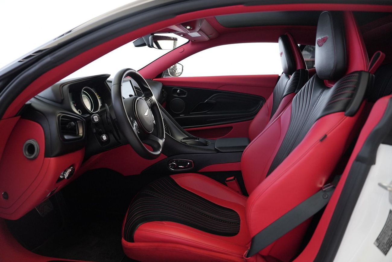 أستون مارتن DB11 Std 4.0L