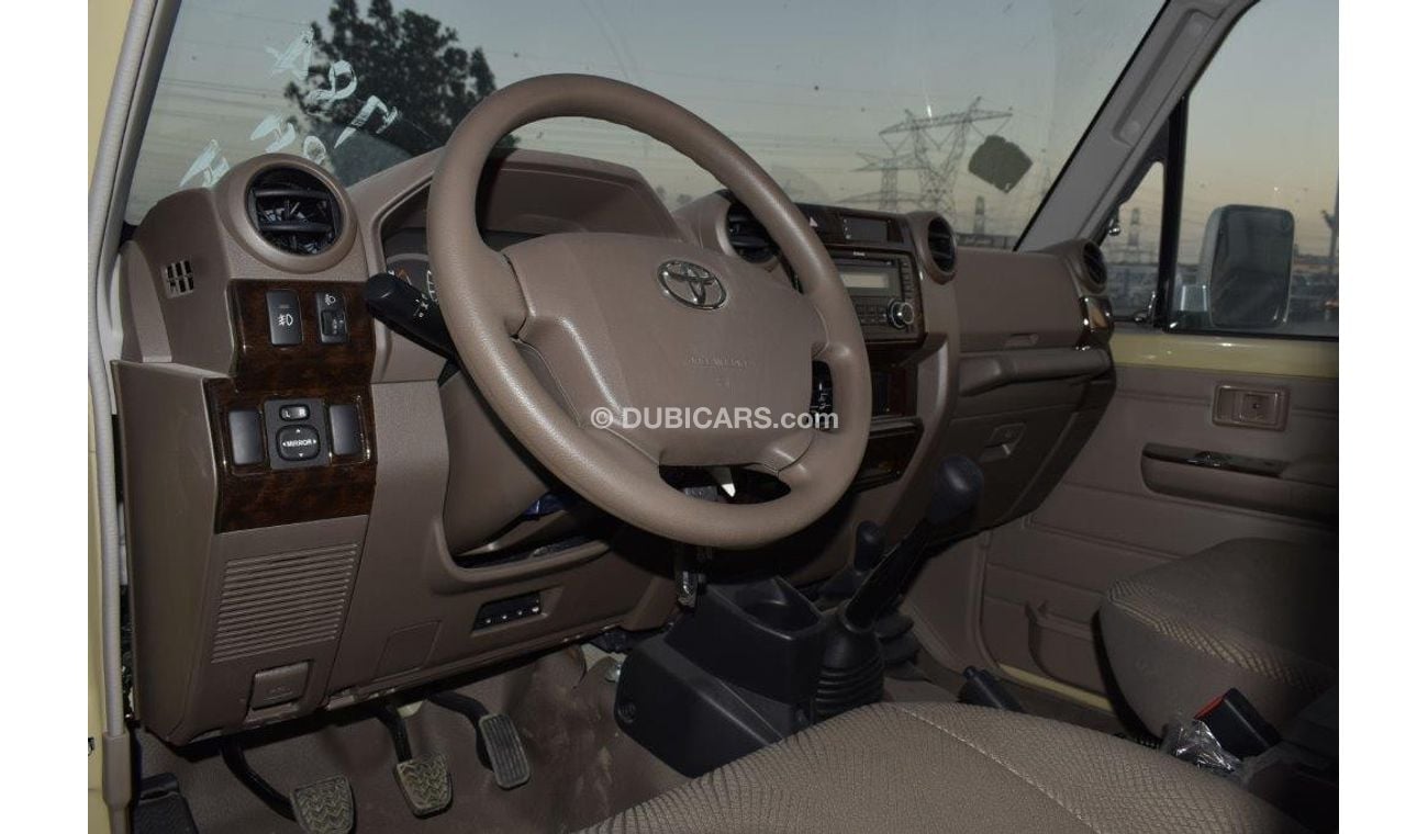 تويوتا لاند كروزر 71 HARDTOP SHORT WHEEL BASE  V6 4.0L PETROL