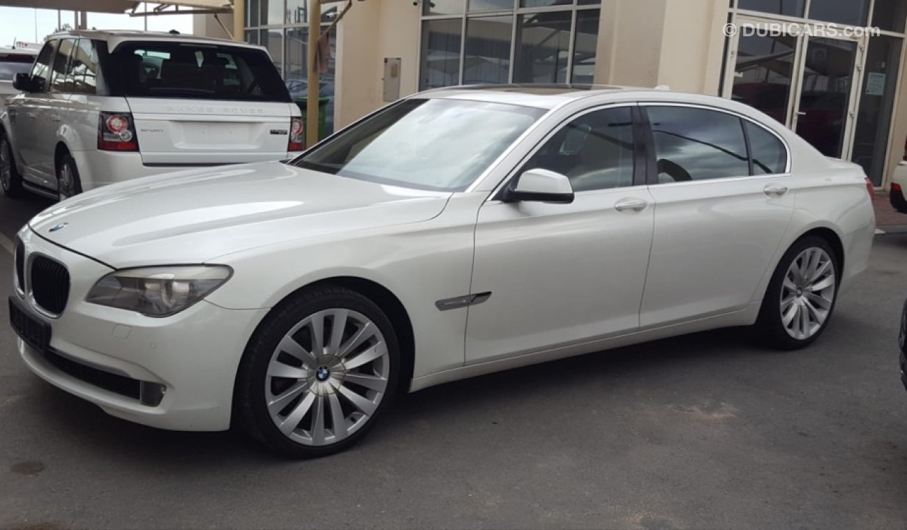 BMW 740Li model 2010 GCC car prefect condition full service full option low mileage