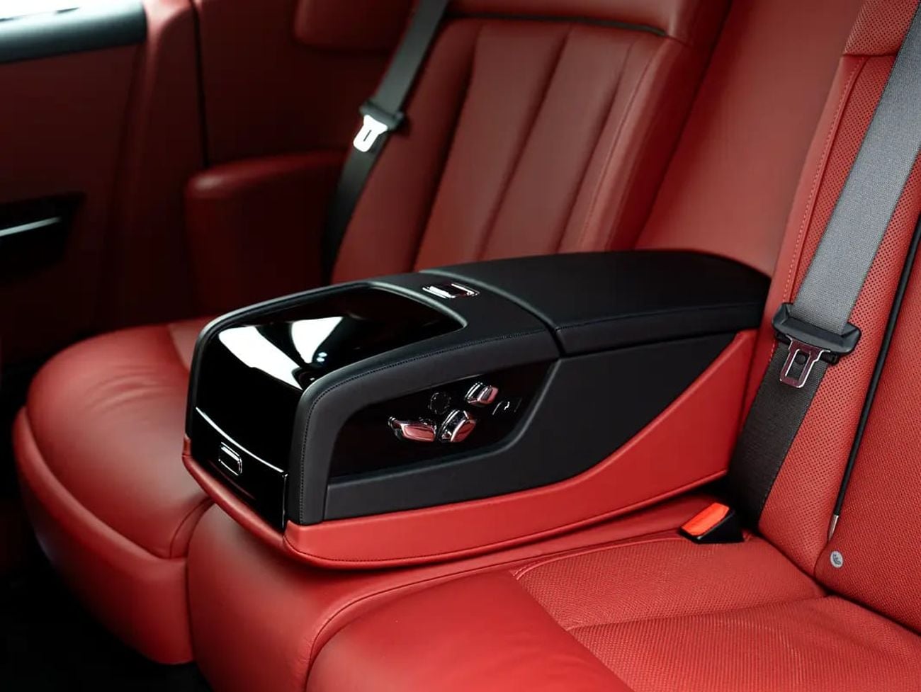 رولز رويس فانتوم GCC Spec | Bespoke Red Interior I SWB