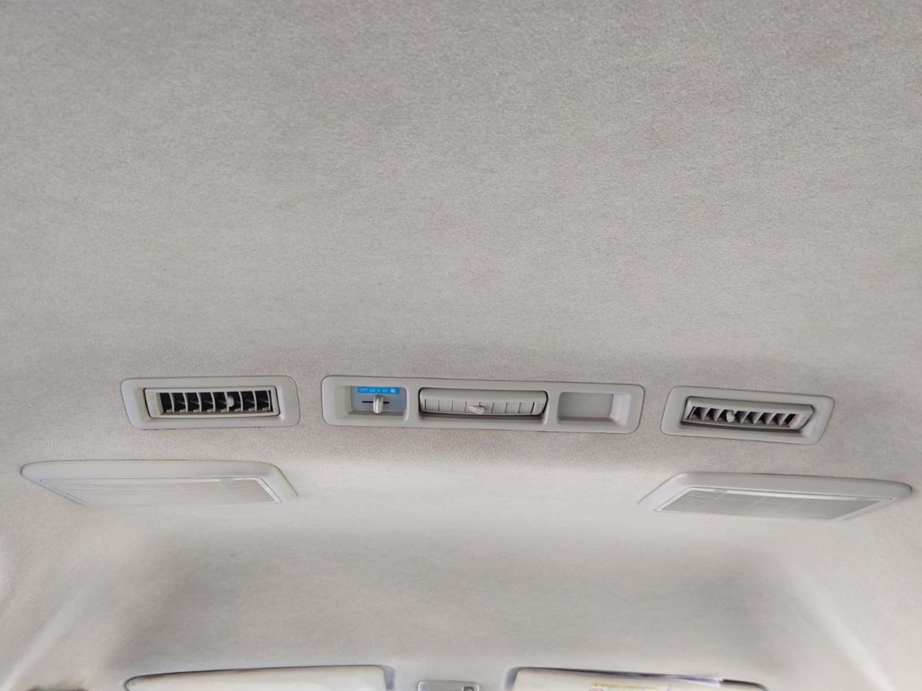 Toyota Hiace TOYOTA HIACE COMMUTER VAN RHD 2017 MODEL 3.0 L DIESEL AUTOMATIC(PM31641)