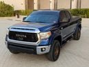 Toyota Tundra STD (NON GCC) 4WD Truck SR5 2014 - American Specs - Excellent Condition