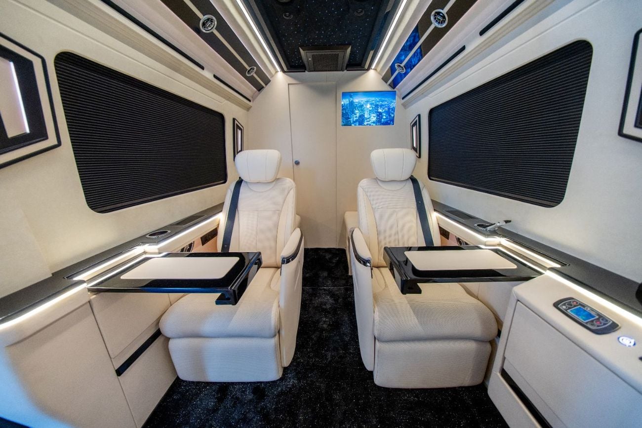 Mercedes Benz Sprinter VIP Sprinter | Премиальный интерьер | Washroom | Smart TVs
