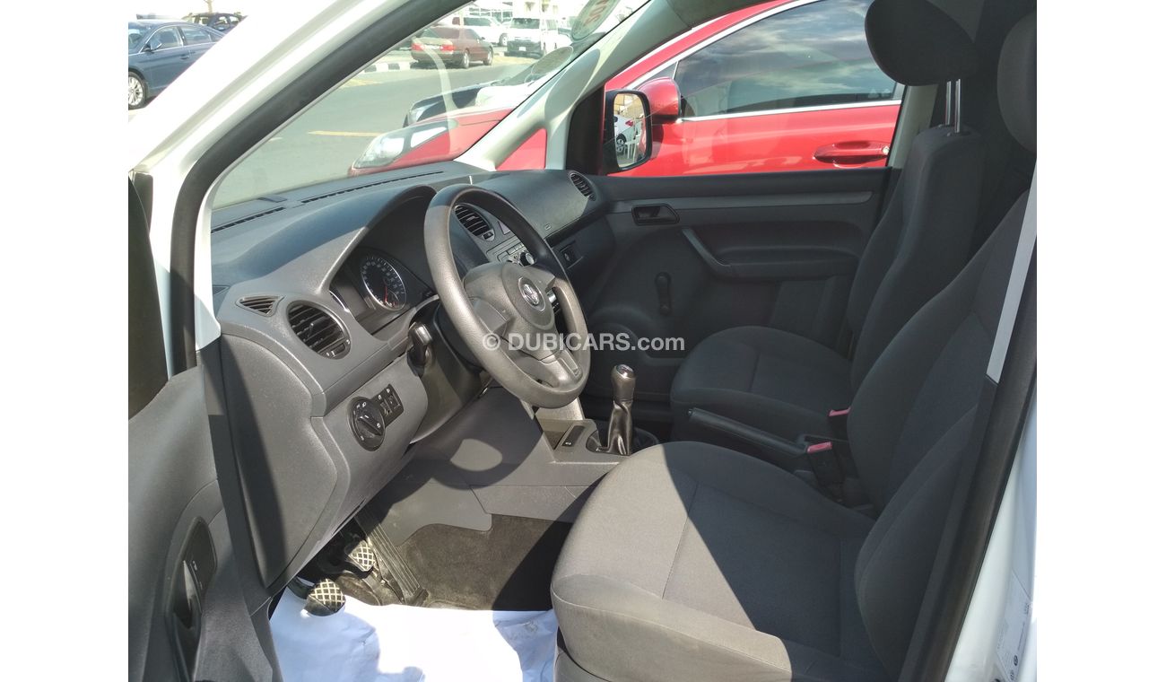 فولكس واجن كادي 2015 ابيض خليجى حالة وكالة بدون صبغ بدون حوادث ممتاذة