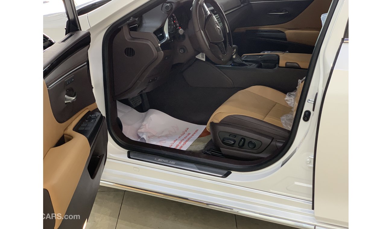 Lexus ES350 MY2019 Panoramic Sunroof,Blind Spot , GCC