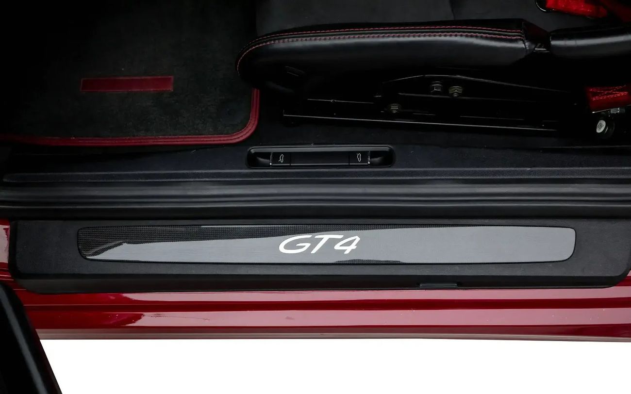 Porsche Cayman GT4 - GCC Spec