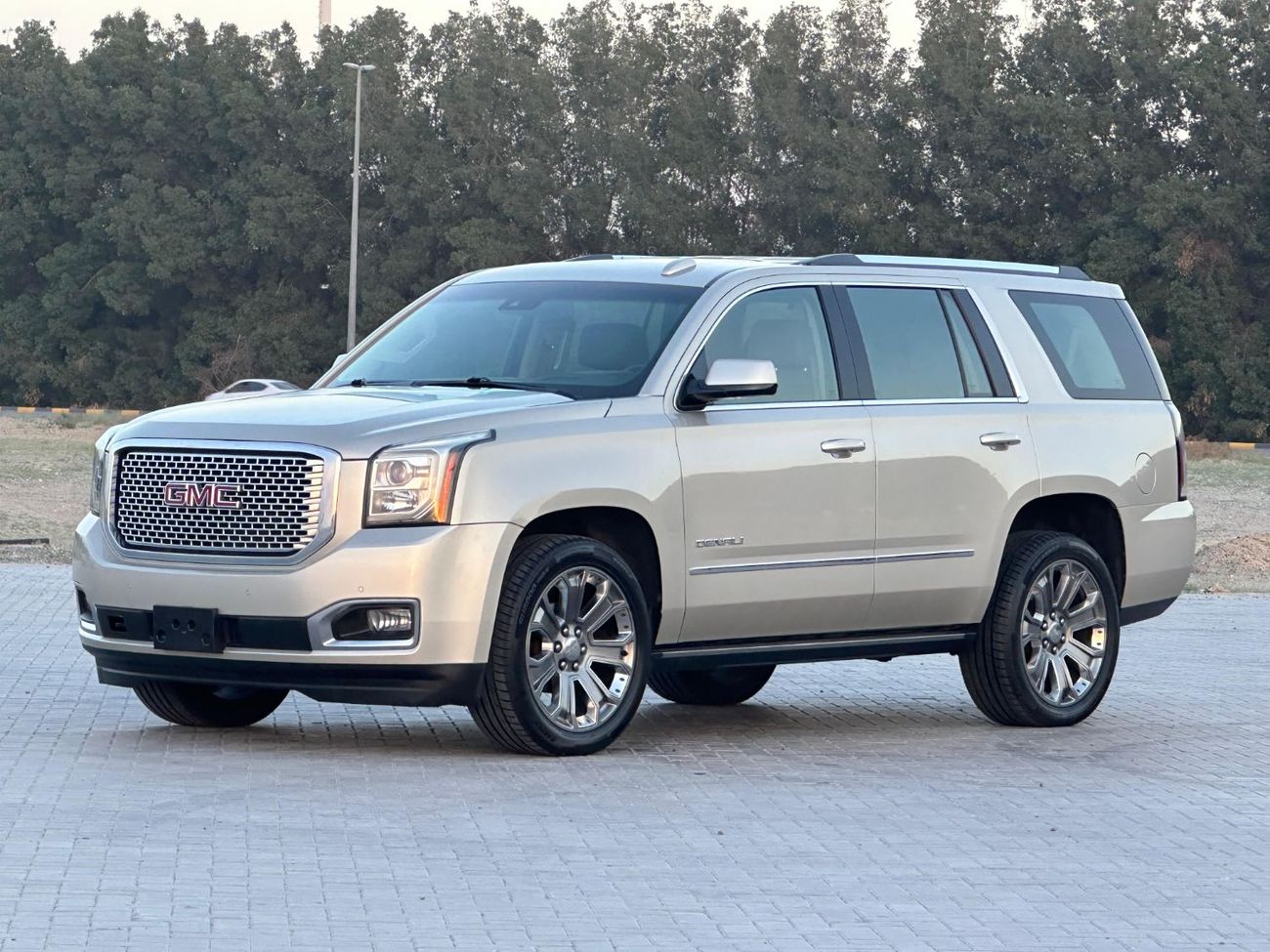 GMC Yukon Denali 6.2L (8 Seater)