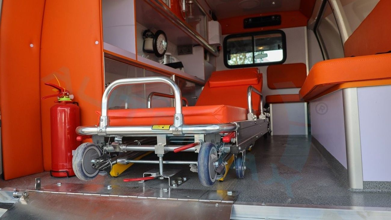 سي إم سي D 260 Panel Ambulance Edition Van 2.4L RWD GCC 2025 With 3 Years Or 100,000 Km Warranty @ Swiss Auto.