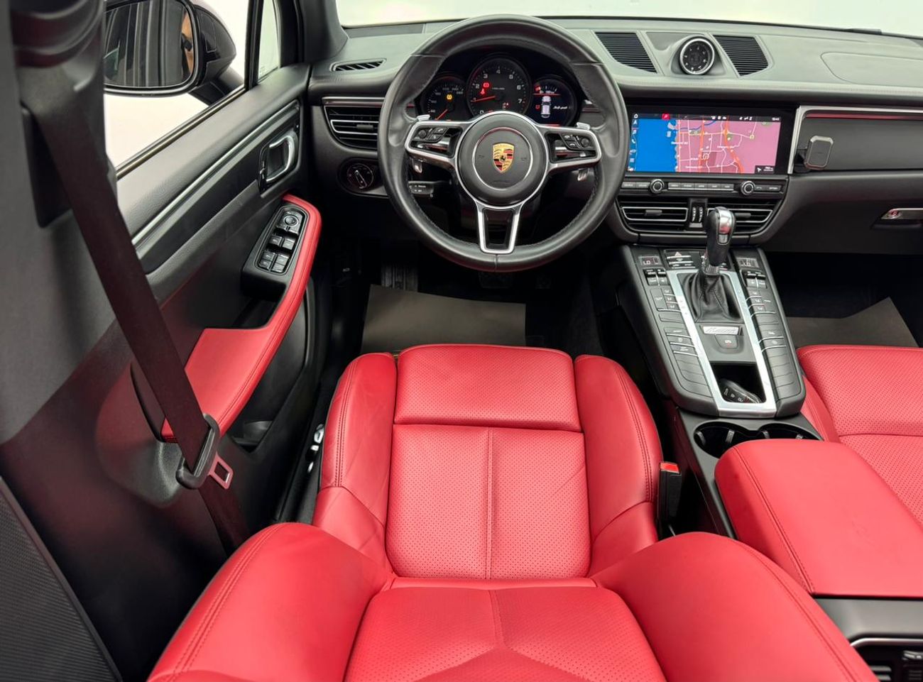 بورش ماكان Std 2.0L (252 HP) 2020 Porsche Macan, 1 Year Warranty, Porsche Service History, GCC