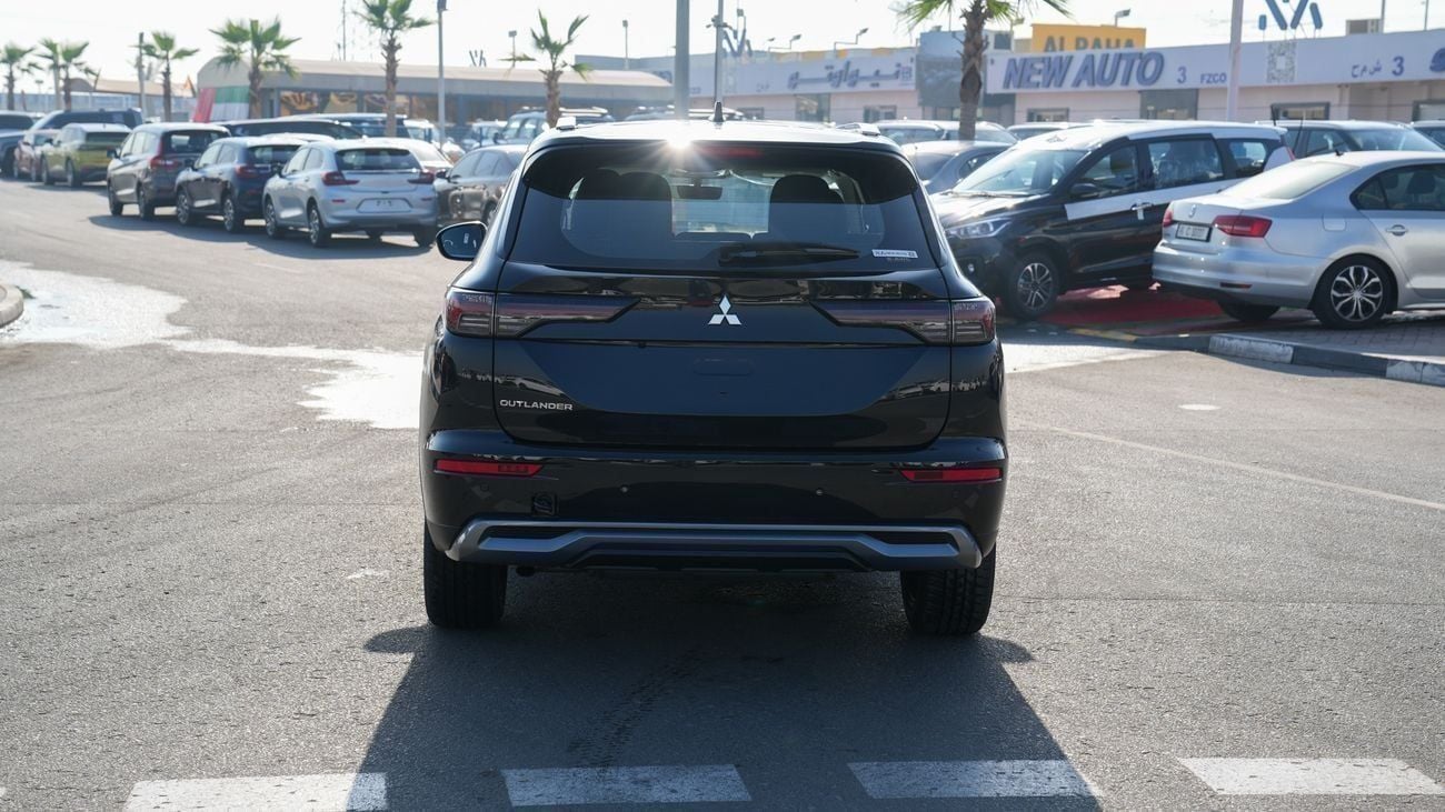ميتسوبيشي آوتلاندر HIGHLINE ميتسوبيشي أوتلاندر 2026 – الفئة المتوسطة (G12) 2.5 لتر | SUV بسبعة مقاعد | مواصفات الخليج |