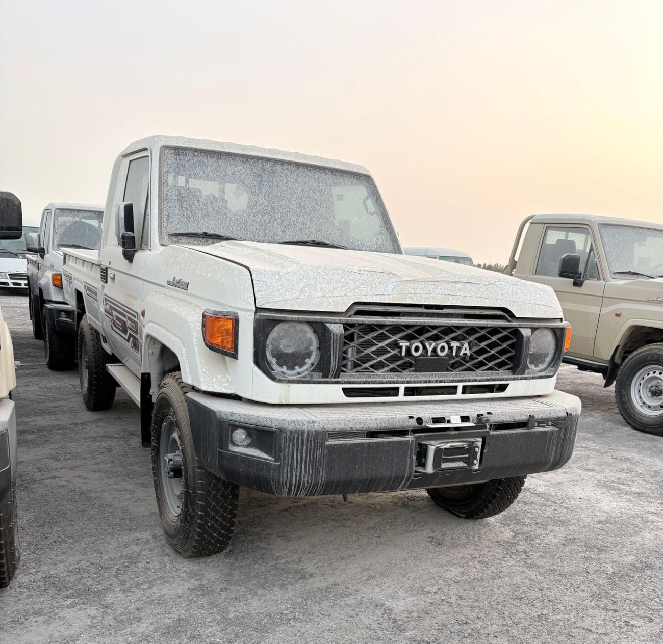 تويوتا لاند كروزر 70 LC71 LX