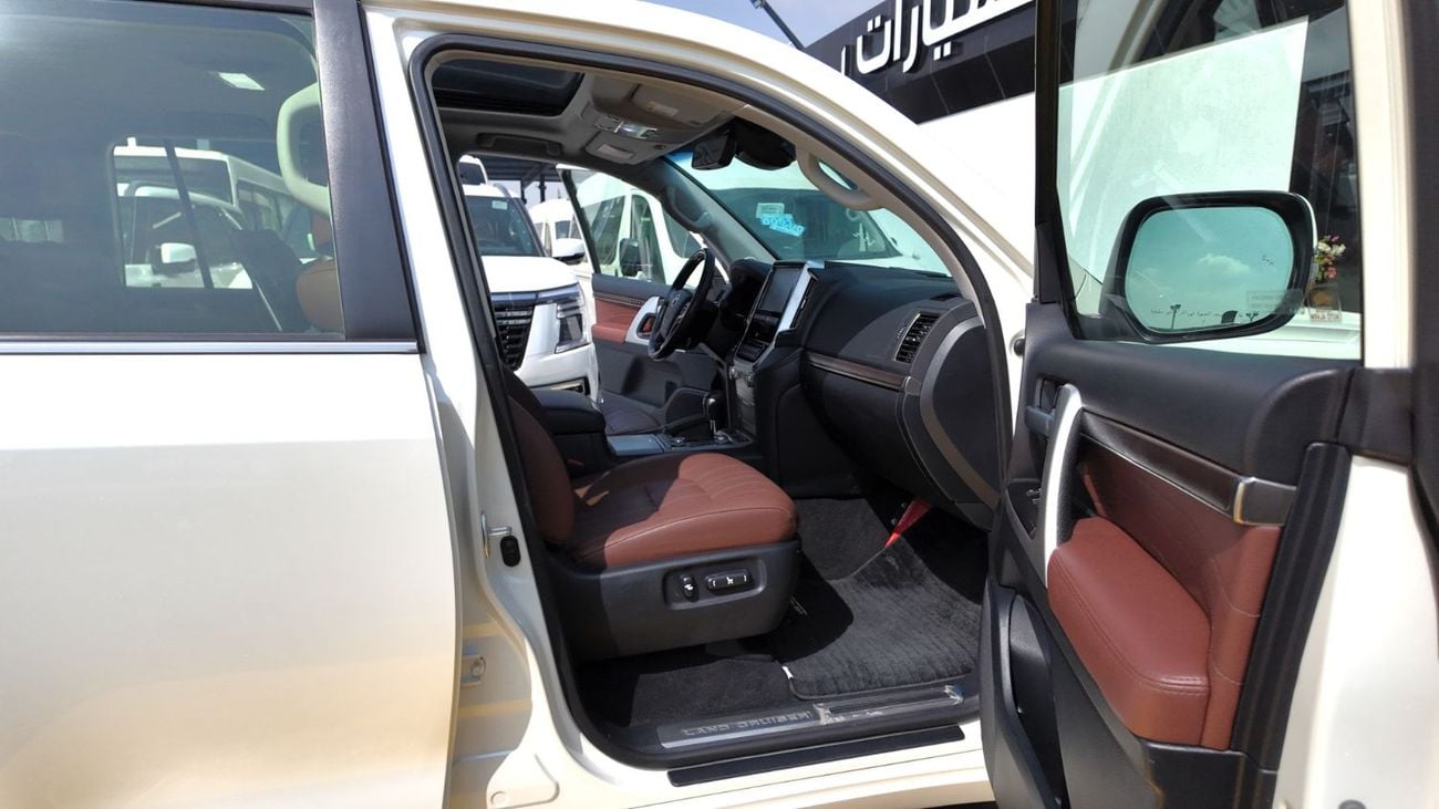 Toyota Land Cruiser VXR 5.7L 4WD TOYOTA LAND CRUISER VXR GRAND TOURING S 5.7L 4WD