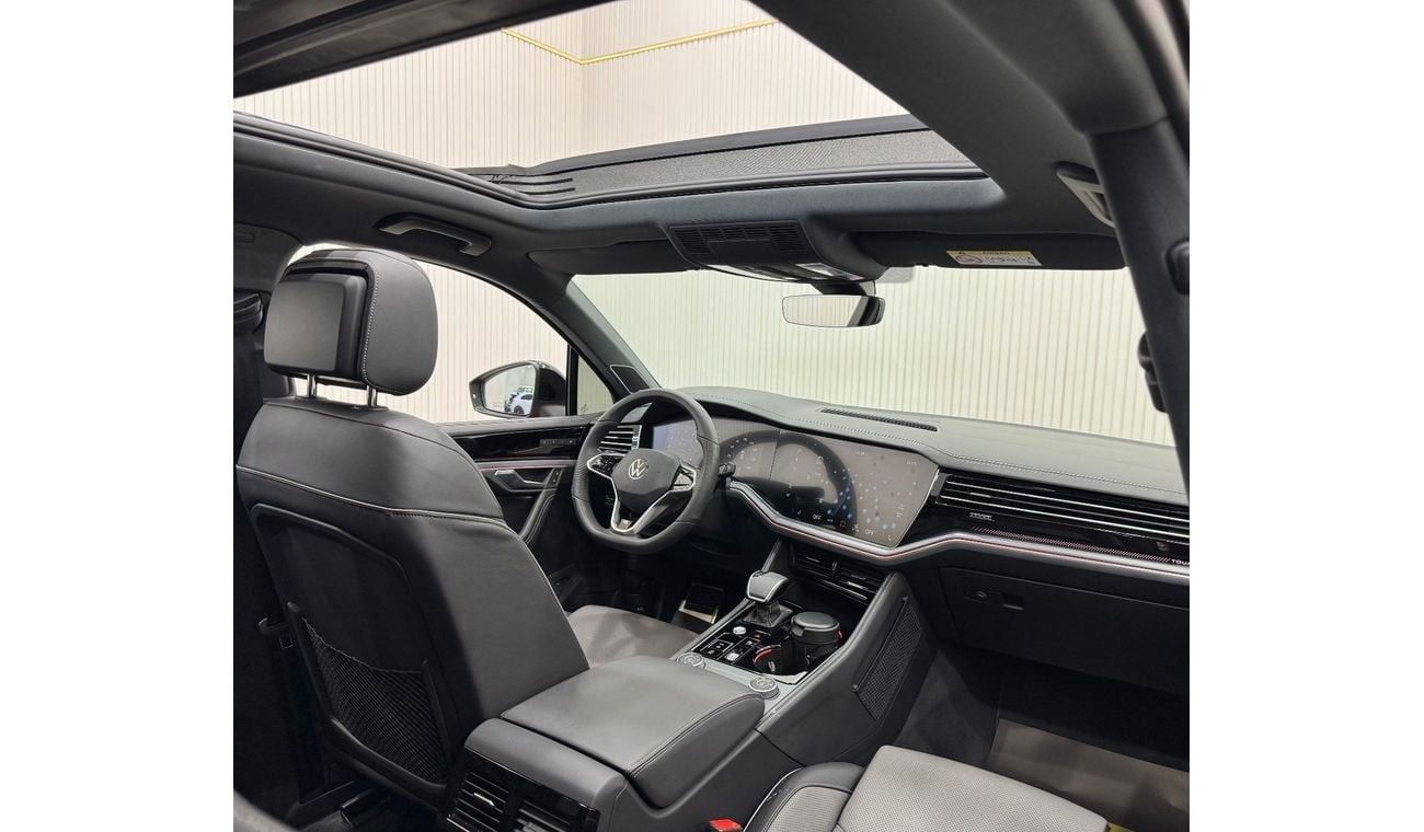 Volkswagen Touareg R-Line 3.0L 4WD 2024 Volkswagen Touareg R-Line Black Edition, 2029 VW Warranty, 2028 VW Service Pack