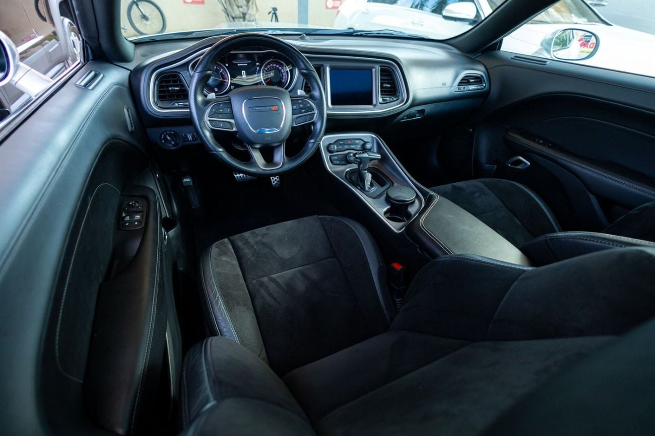 Dodge Challenger R/T 5.7L (370 HP) Dodge Challenger R/T 2021 GCC | Warranty