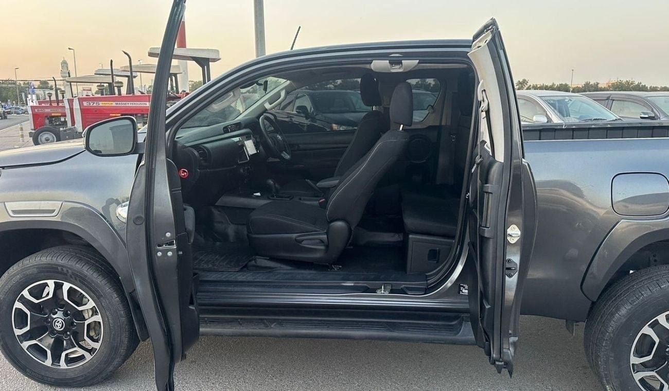 Used Toyota Hilux SMART CAB RHD AUTO DIESEL 2022 for sale in Dubai - 826678