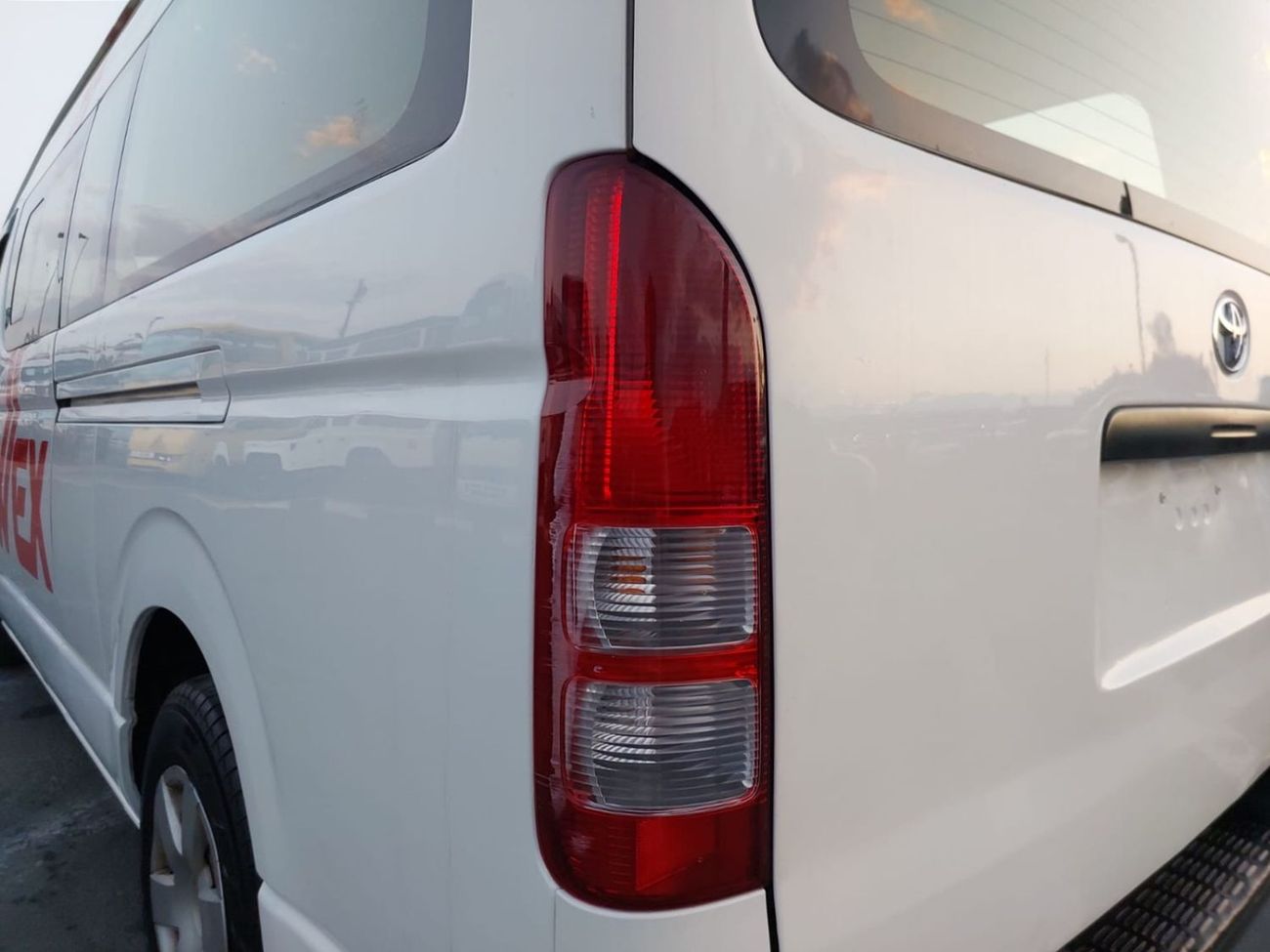 تويوتا هاياس TOYOTA HIACE VAN RHD 2015 MODEL 3.0 L DIESEL AUTOMATIC(PM16208)