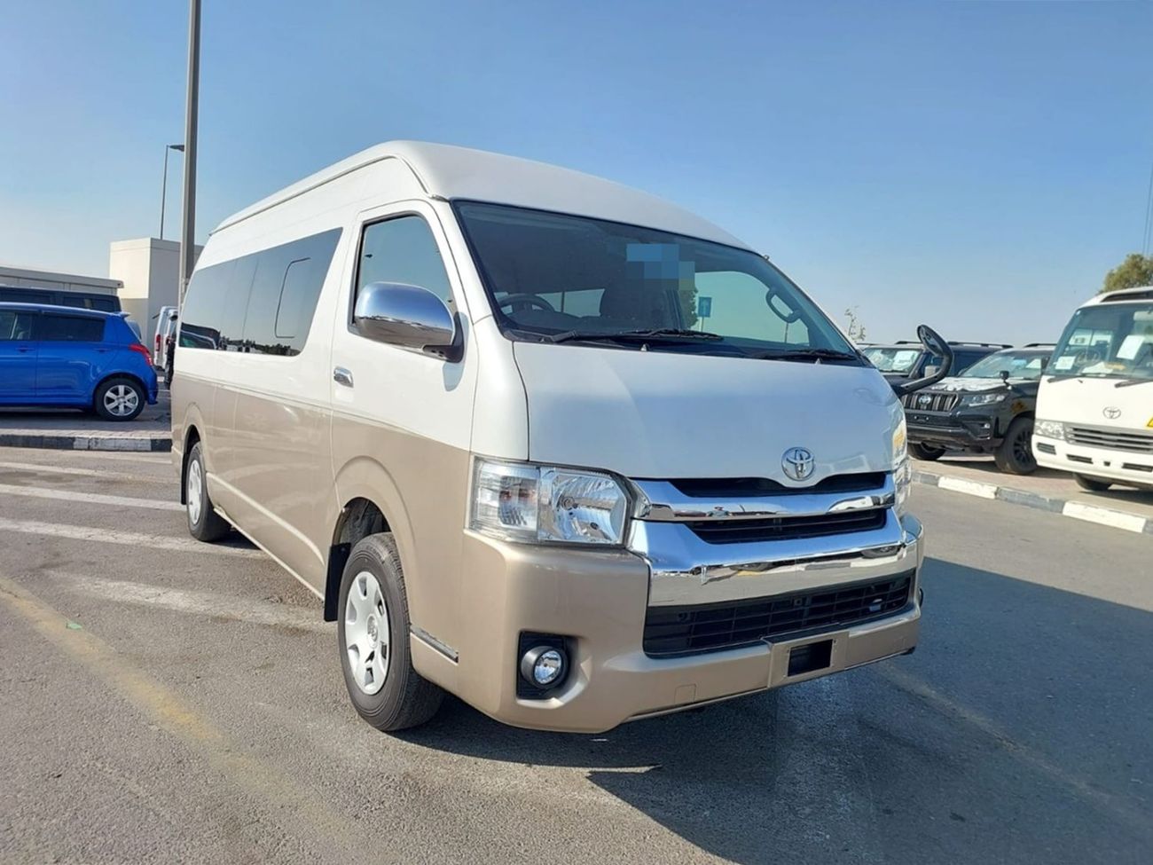 Toyota Hiace TOYOTA HIACE COMMUTER VAN RHD 2016 MODEL 2.7 L PETROL AUTOMATIC(PM10044)