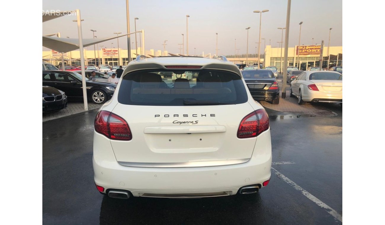 Porsche Cayenne Porsche cayanne S model 2011 GCC car prefect condition full option low mileage no paint