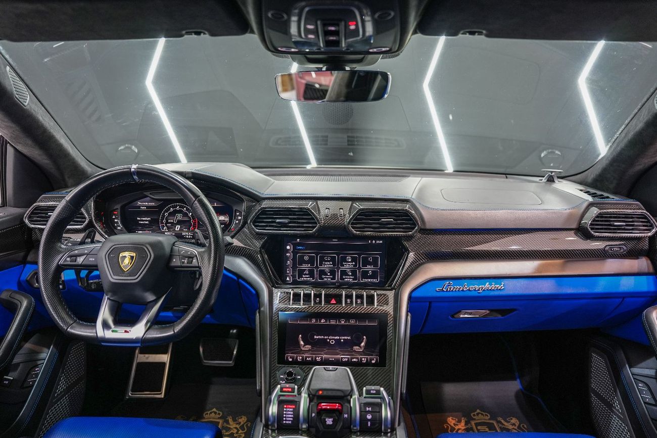لامبورغيني اوروس Carbon Interior, Panoramic Roof, Two-Tone Interior, Lamborghini Warranty!!